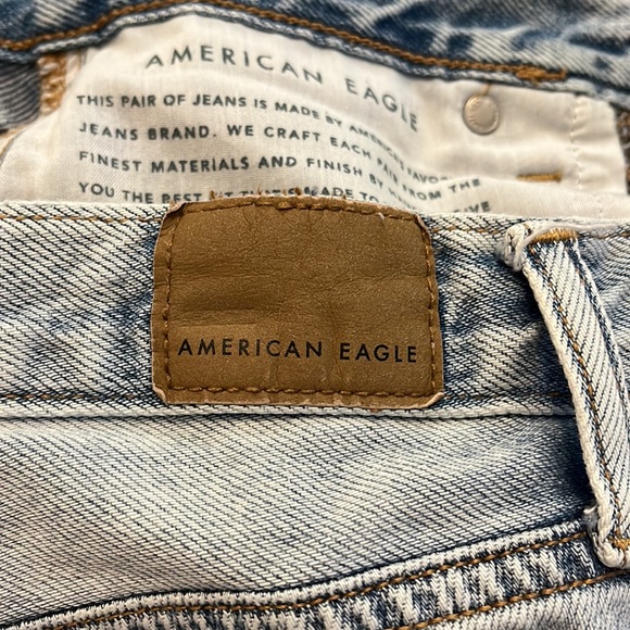American Eagle Ripped Mom Jean - size 6 - Picture 6 of 8